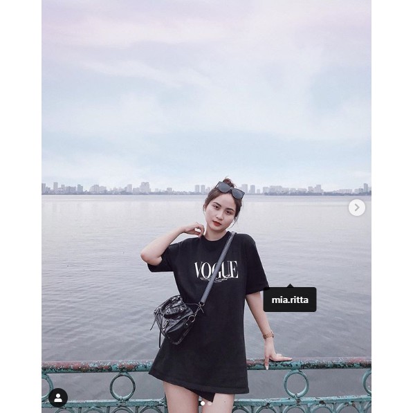 Áo phông VOGUE oversize - Áo thun nữ màu đen trắng chất liệu cotton A1751
