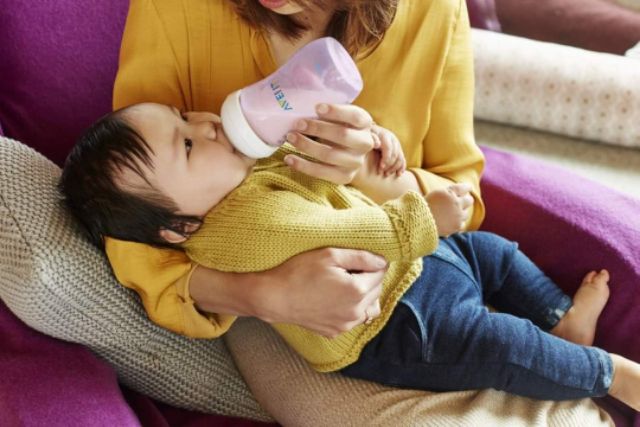 Set bình sữa Philips Avent Natural 125ml/260ml hồng cho bé