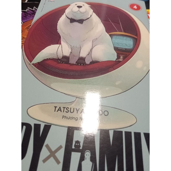 Spy x family tập 4 unseal có Standee
