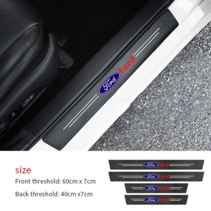 Bộ 4 miếng dán chống trầy xước bậc cửa xe hơi ô tô sợi carbon có logo theo hãng.