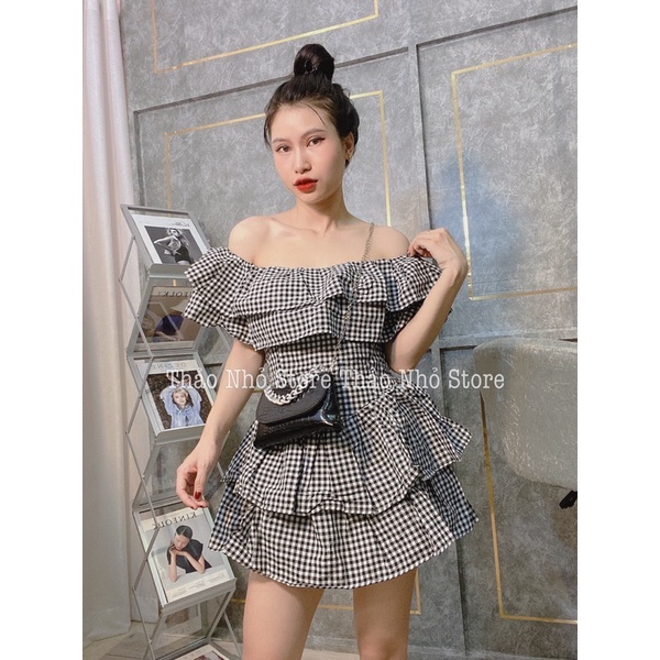 (sẵn )váy caro trễ vai form xoè siêu xinh (hình thật shop Thảo Nhỏ Store chụp phía sau )