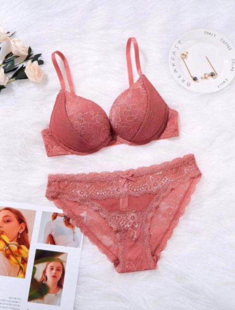 Vicky ánh nhũ siêu đẩy