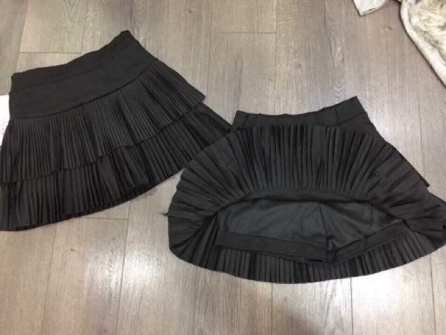 [HÀNG CÓ SẴN] Chân váy đen xếp ly 2 tầng xòe xinh xắn | BigBuy360 - bigbuy360.vn