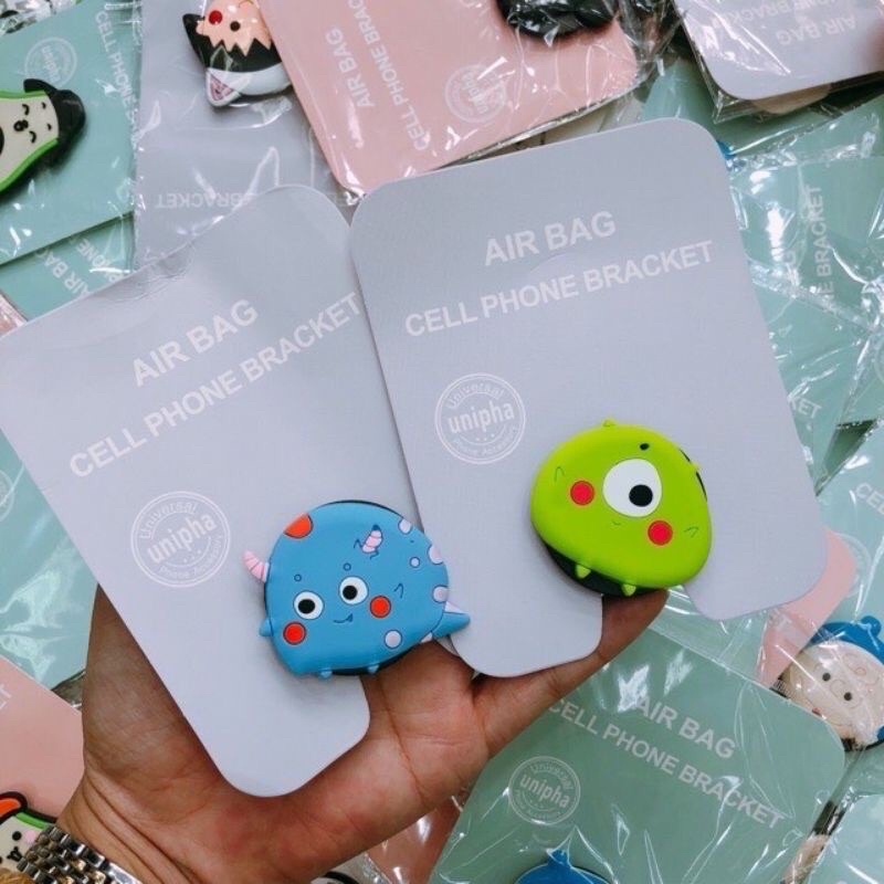 MẪU MỚI POC EM BƠ KAWS POKEMON   GIÁ ĐỠ ĐIỆN THOẠI IRING POC CÓ THỂ THU GỌN HÌNH POP