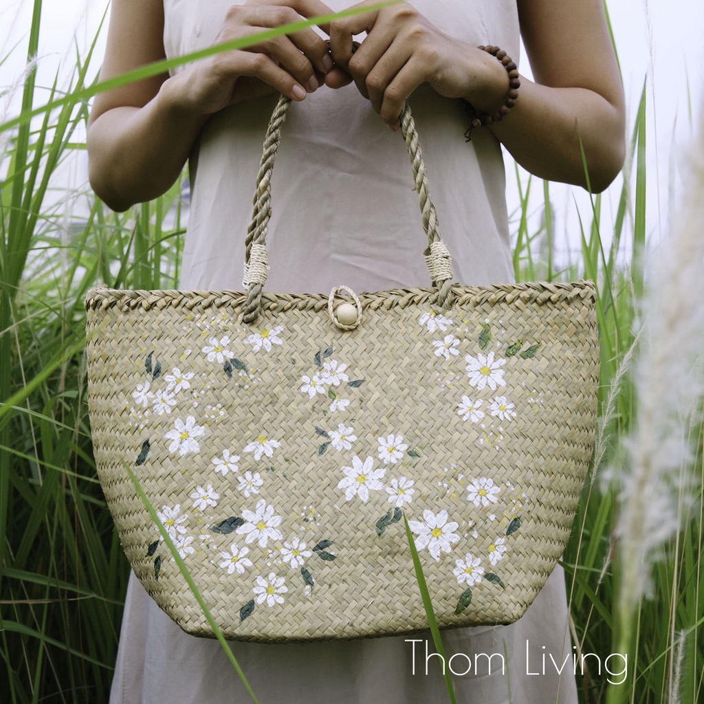 Giỏ cỏ bàng đan tay quai xách bàng se vẽ hoa cúc