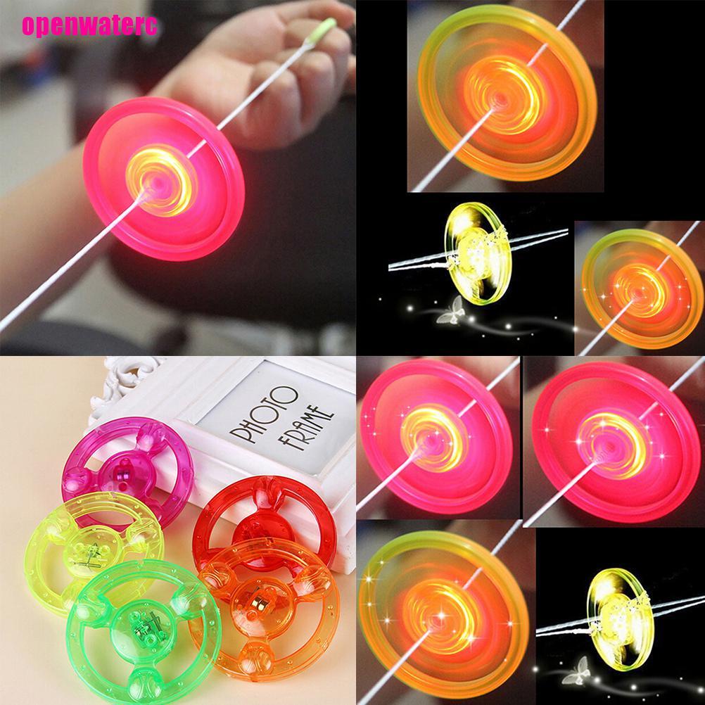 Đĩa Bay Xoay Bằng Nhựa Có Đèn LED Nhiều Màu Dành Cho Trẻ Em