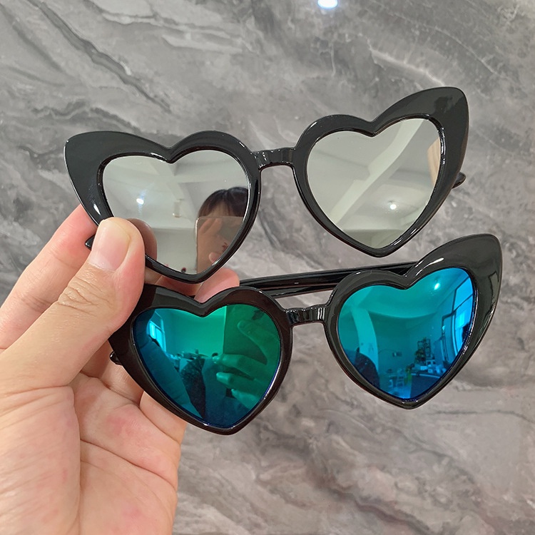 Kính Mát Gọng Trái Tim Thời Trang Cho Bé