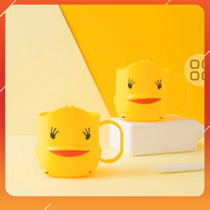 Cốc nhựa đánh răng cho bé có quai - Cốc súc miệng cute hình vịt con màu vàng dễ thương