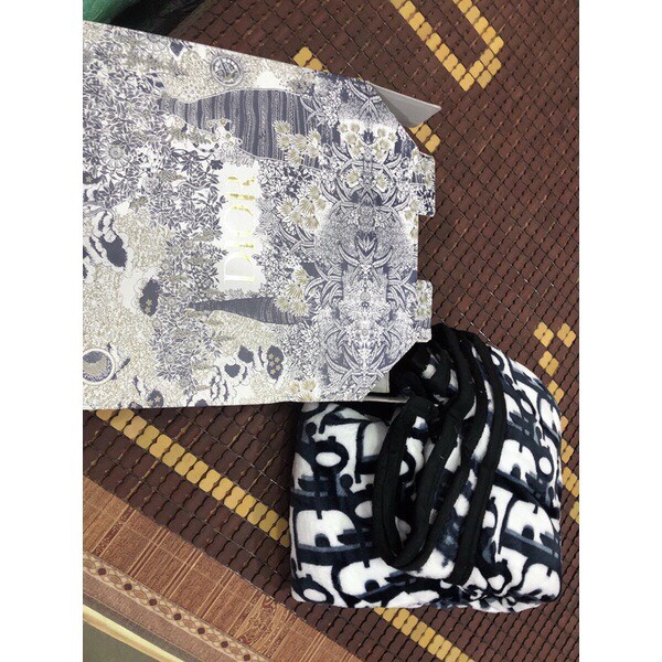 Chăn tuyết thương hiệu xịn sò cập bến chất mềm mại 1.5m x 2m - Kèm hộp xinh