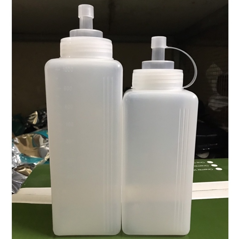 Bình Bóp Bằng Nhựa Dáng VUÔNG 800ml/ 1000ml dùng đựng nước sốt có nắp đậy chống bụi tiện lợi- Nguyên liệu trà sữa