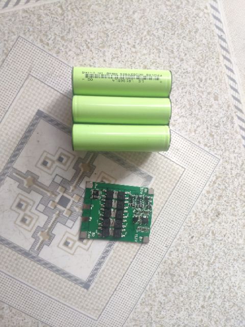 Khối pin 3S 4Ah 12,6V 6 cell lishen, mạch 3S30A