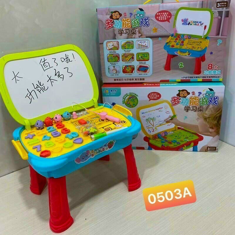 Bộ đồ chơi kèm bảng vẽ và bàn học