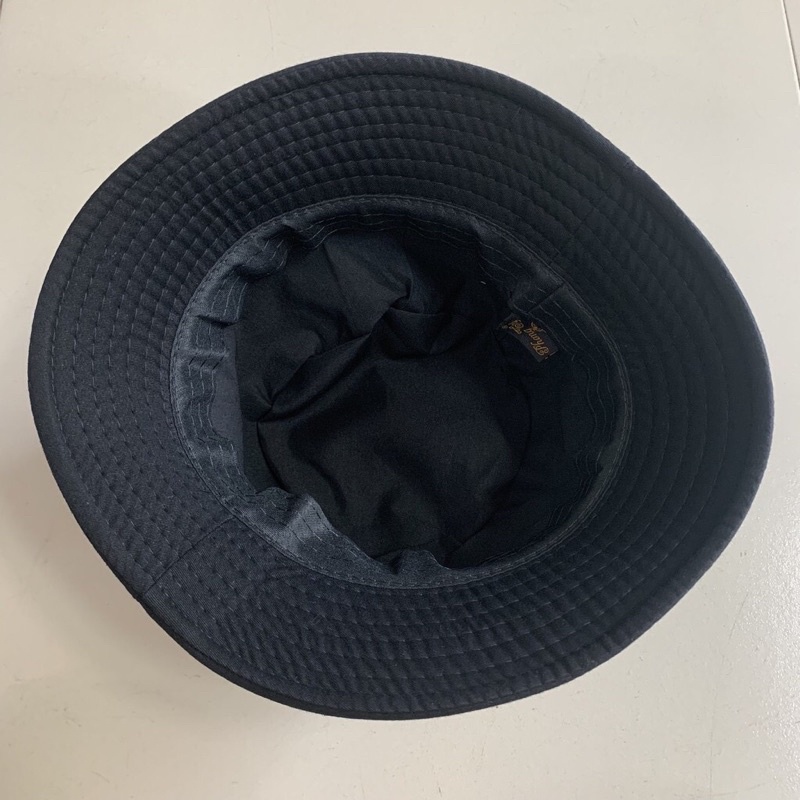 Mũ bucket thêu Das màu đen