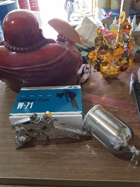 Súng phun sơn IWATA W71.
