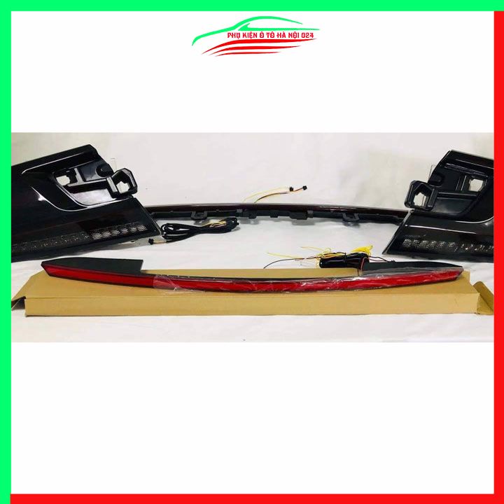 Ốp tay cốp sau có đèn led Santafe 2019-2023 ánh sáng đỏ trang trí xe