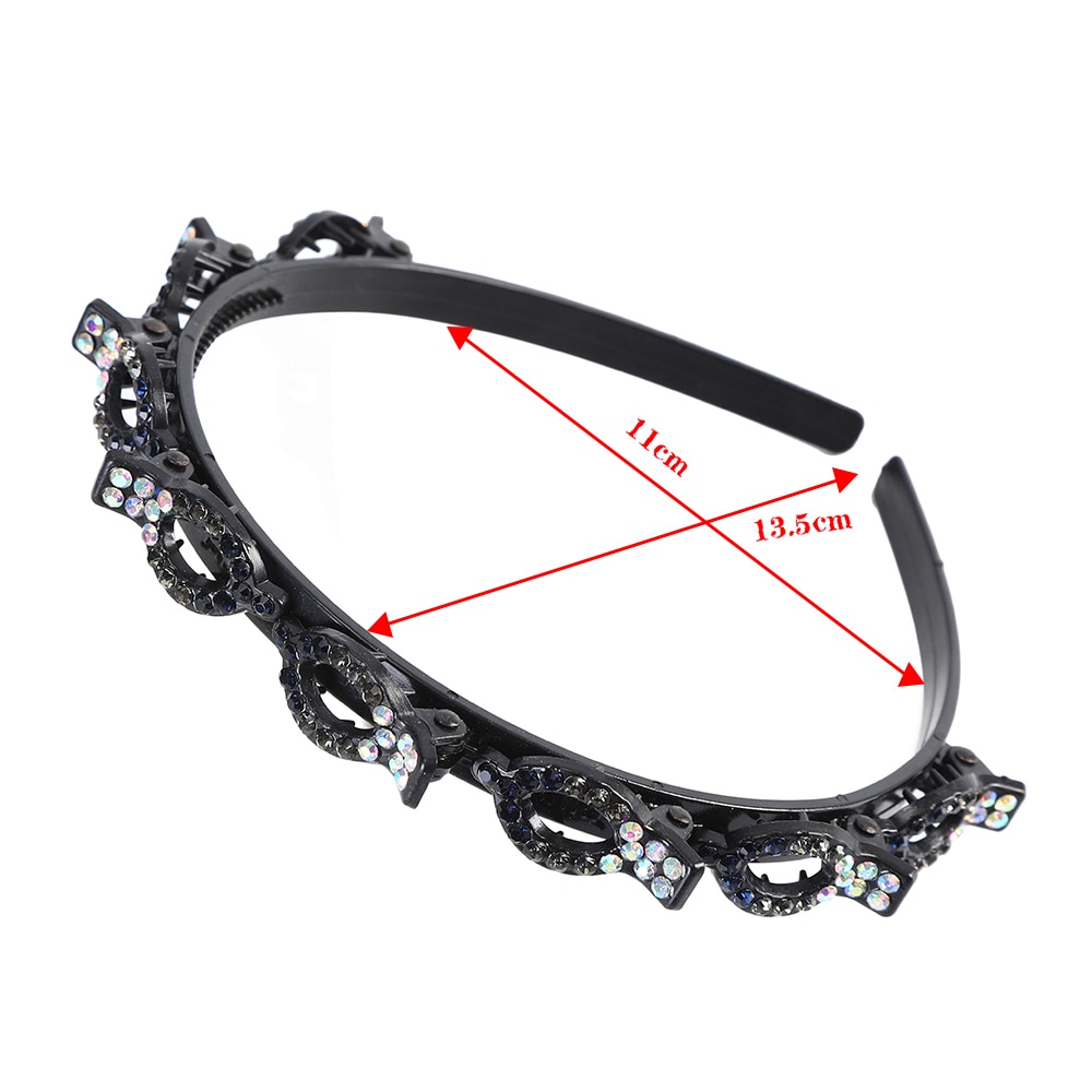 Cài tóc màu đen tạo kiểu thời trang cho nữ