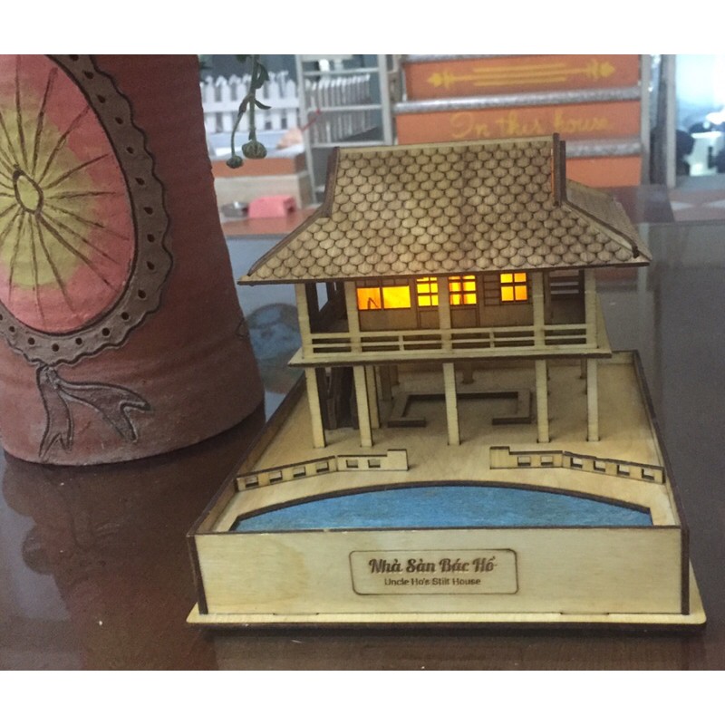 Mô hình nhà sàn Bác Hồ 18 x 17 x15cm