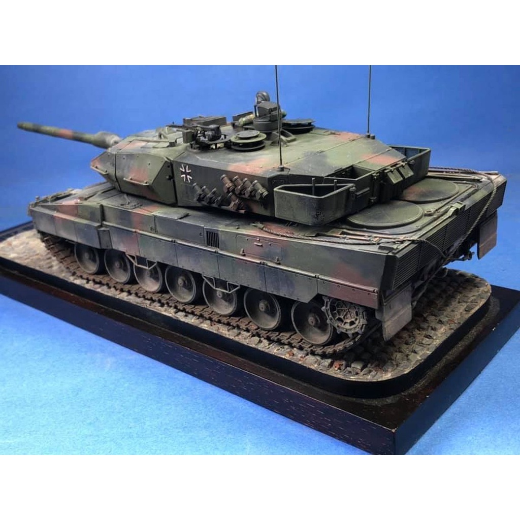 MÔ HÌNH LẮP RÁP XE TĂNG QUÂN SỰ ĐỨC 1/35 SCALE LEOPARD 2 A5 MAIN BATTLE TANK 35242 TAMIYA - mô hình trưng bày, sa bàn