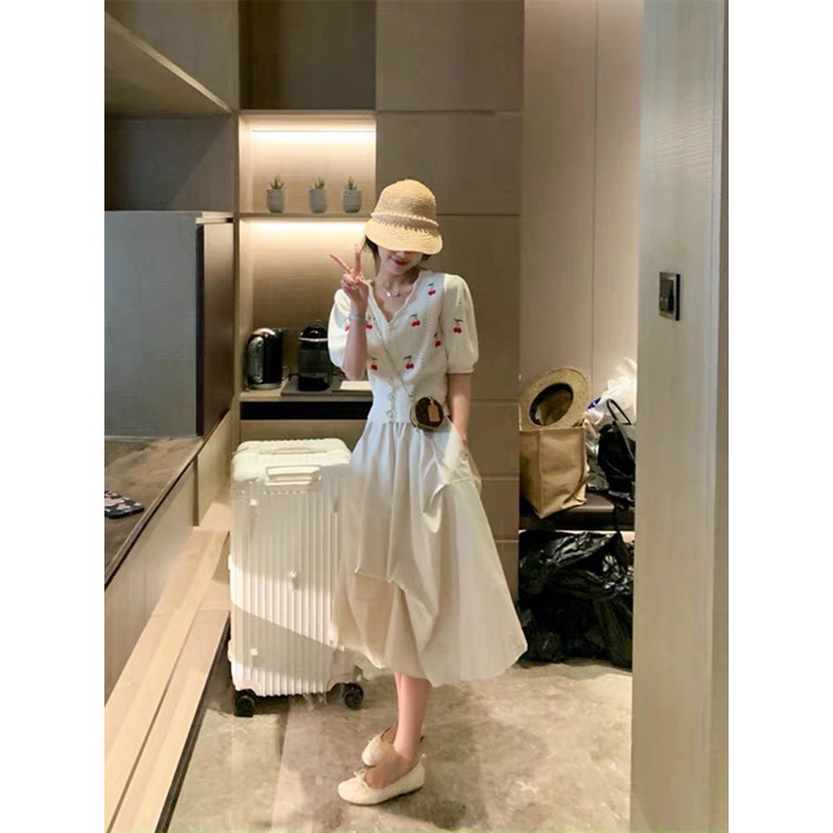 Áo Len Mongtoghi Thêu Quả Chery