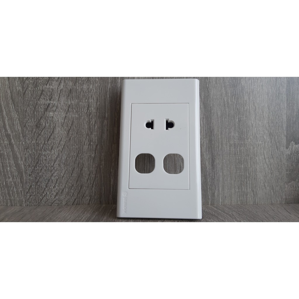 Mặt ổ cắm Sino S18 Tặng kèm công tắc