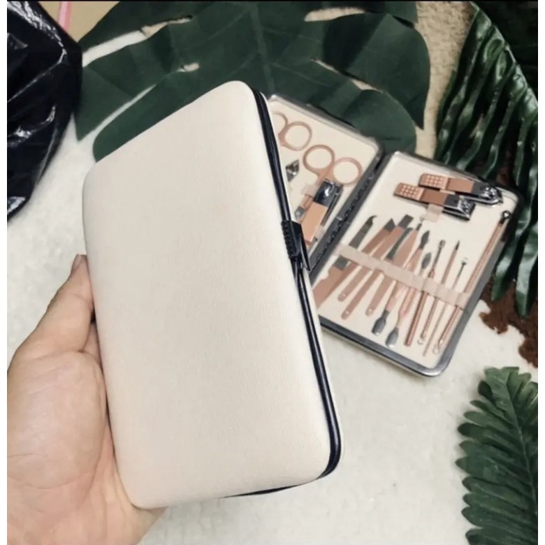 Bộ cắt tỉa móng chân móng tay vàng _ hộp 18 chi tiết