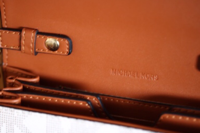 Túi MICHAEL KORS trắng JET SET
