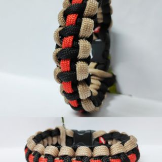 Vòng Paracord Đỏ Đen Viền Vàng