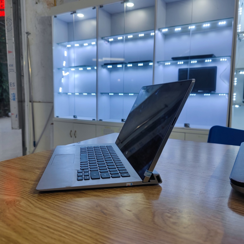 Laptop Lenovo	core i3-4030u, ram 2GB, ssd 120B + 64GB, màn cảm ứng | BigBuy360 - bigbuy360.vn