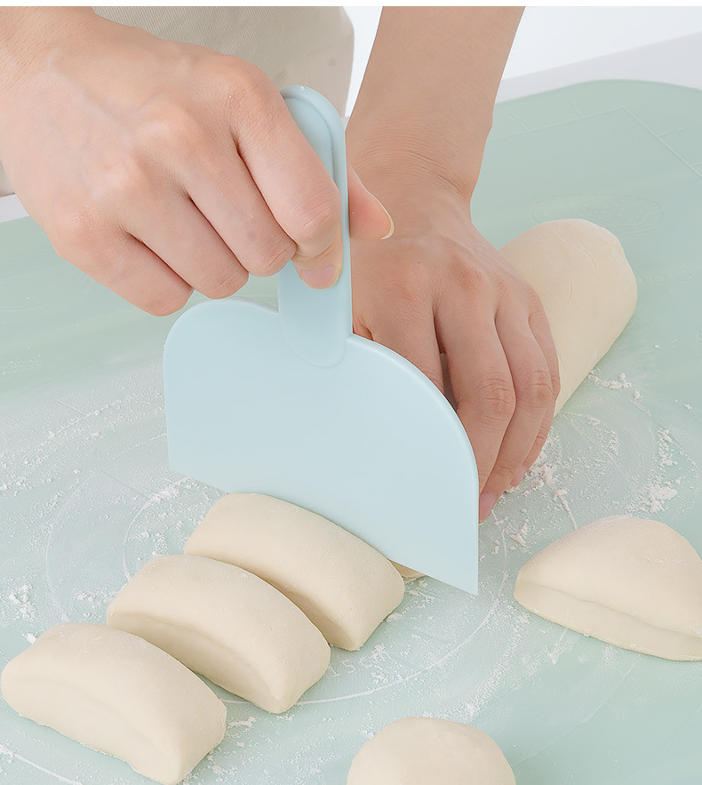 Cake Tool Multifunctional Plastic Noodle Cutter Kitchen Ice Cream Knife