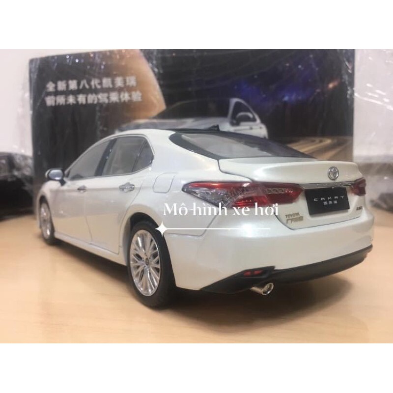 Mô hình Toyota Camry 2019 tỉ lệ 1/18
