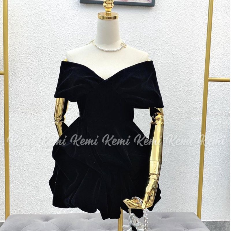 Váy Nhung Tiểu Thư Trễ Vai 2 Màu Đen Đỏ