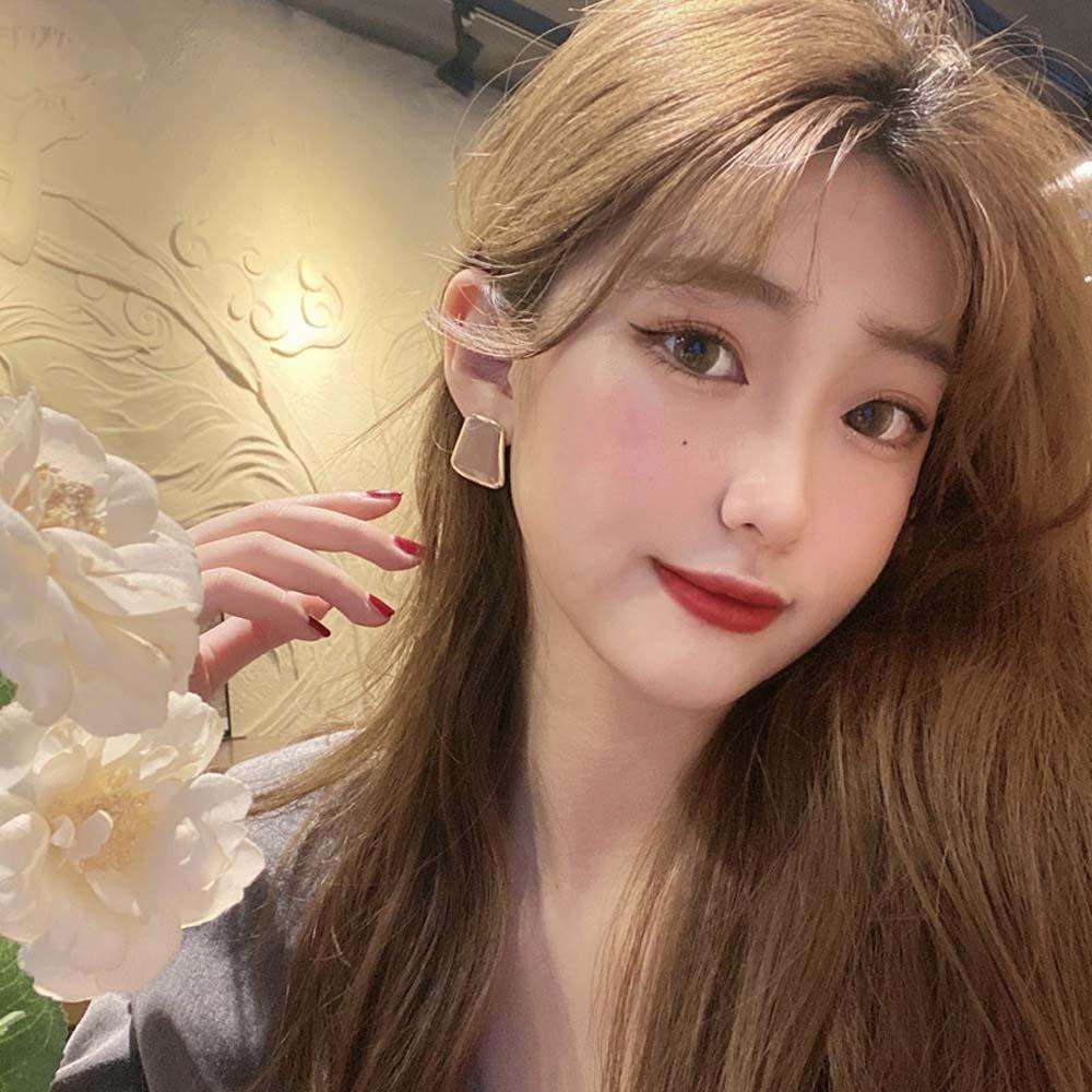 Khuyên tai nữ hình dáng độc đáo thời trang