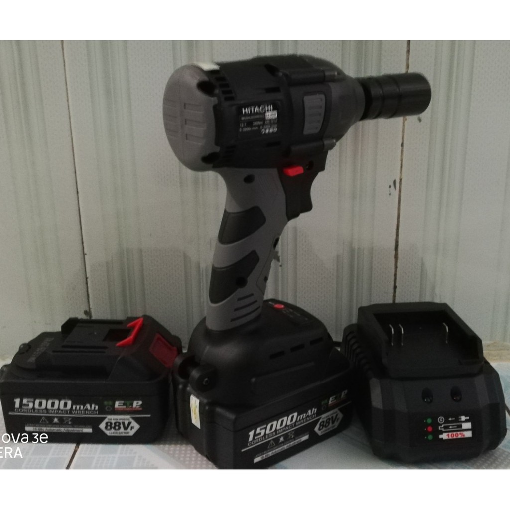 Siết bù lông chạy pin Hitachi