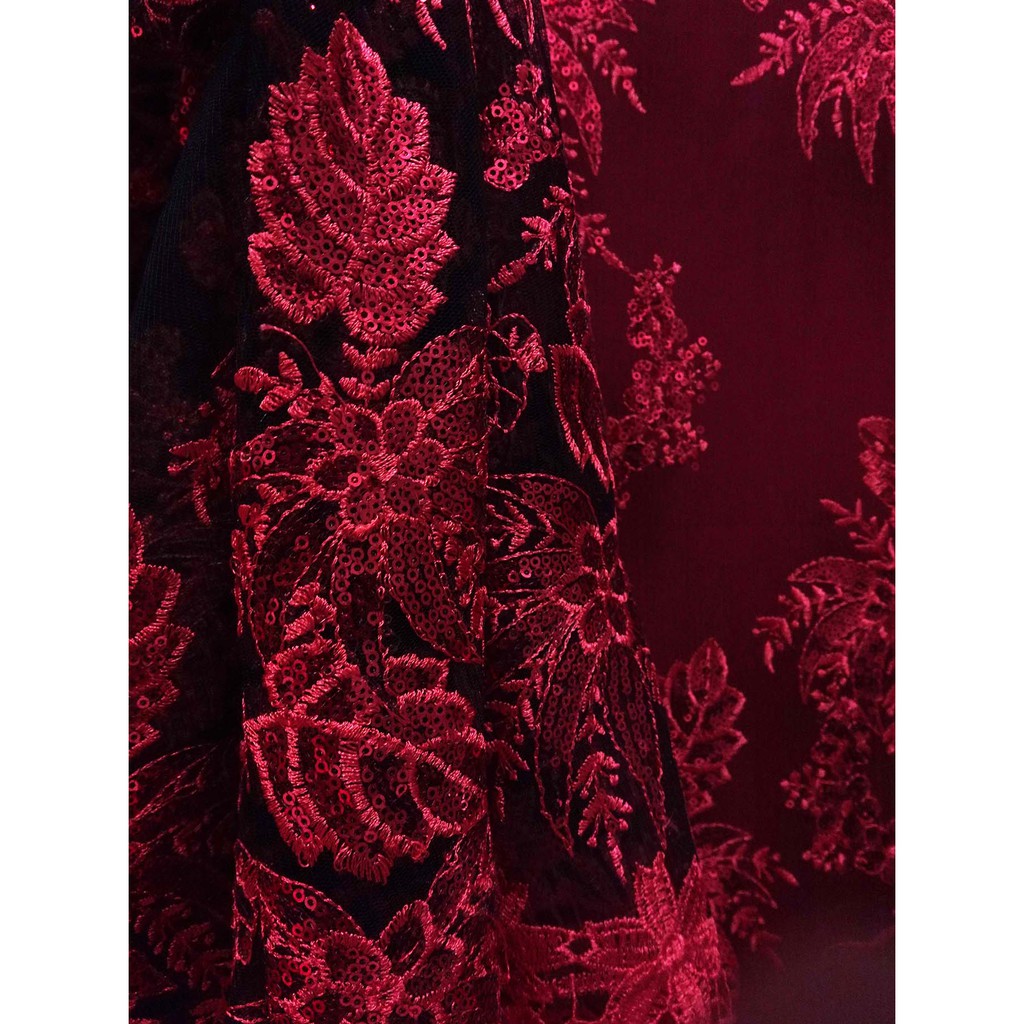 Vải áo dài cưới chất liệu ren 4 tà kết hoa, đính kim sa đỏ. B32