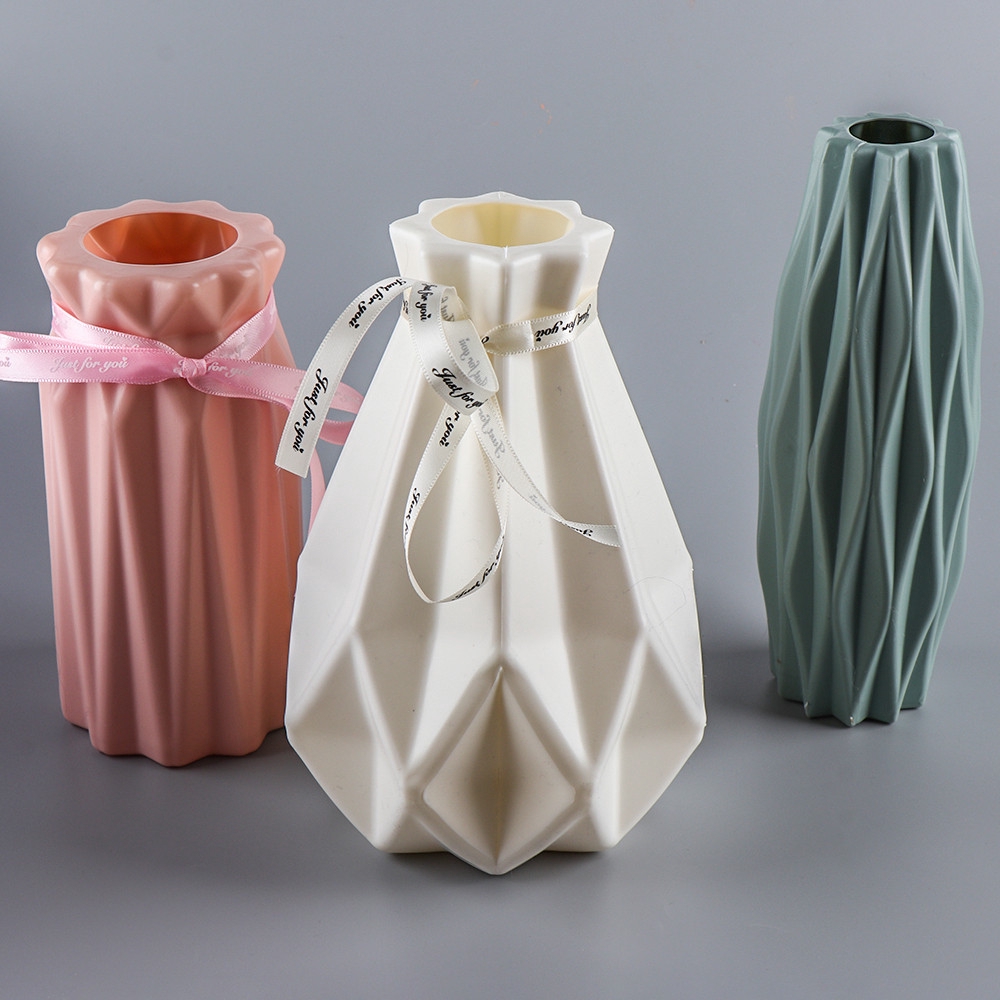 Lọ hoa bằng nhựa phong cách origami dành cho trang trí không gian