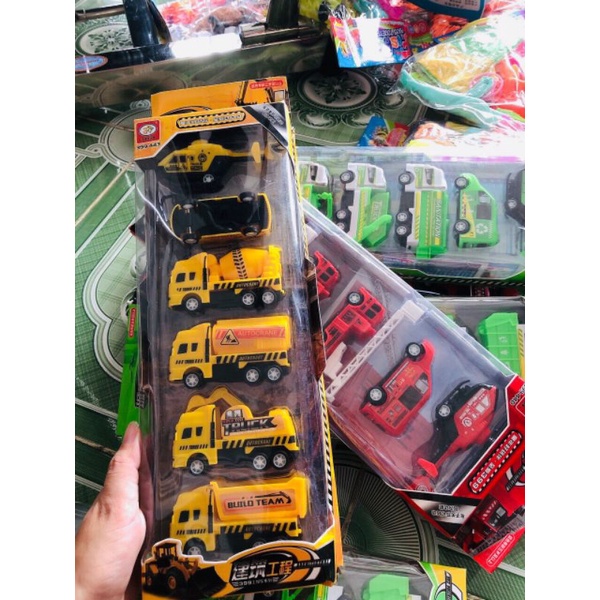 Hộp đồ chơi XE , MÁY BAY chạy đà cót ( 6 món )