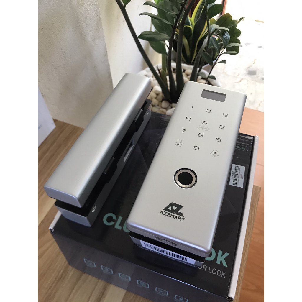 Khoá cửa vân tay G200 phù hợp lắp đặt cho các mẫu cửa kính, văn phòng, chung cư-khách sạn. Hợp kim Kẽm