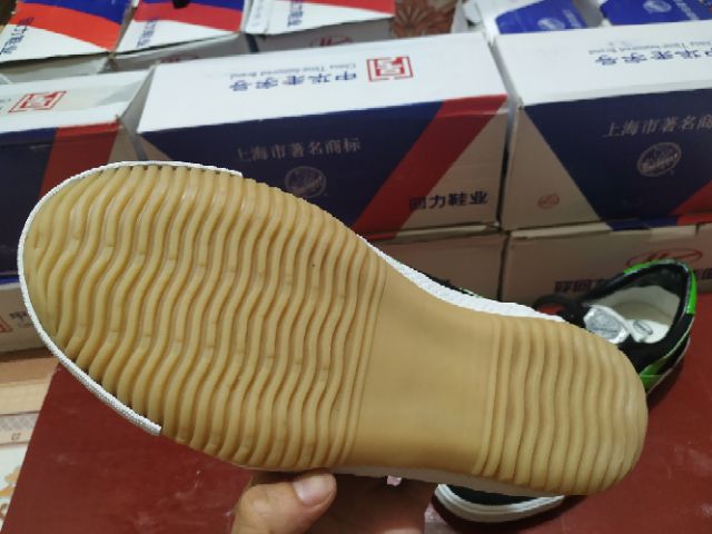 Giày bata warrior đen sọc xanh lá