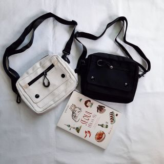 Túi vải đeo chéo ulzzang