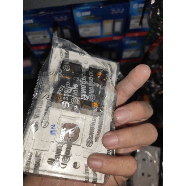 Mặt ổ cắm công tắc s18 sino