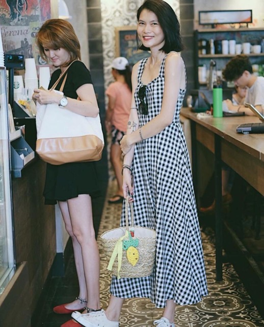 Retro Maxi Dress - mẫu đầm maxi mang hơi hướng nhẹ nhàng cổ điển với hoạ tiết caro trắng đen