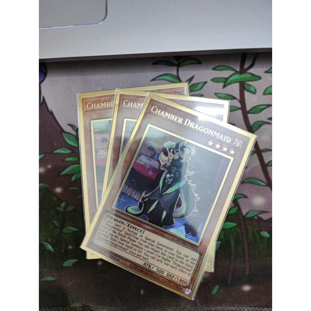 [Yugioh Funny Shop] 1 lá thẻ bài Chamber Dragonmaid - MGED-EN022 - Premium Gold Rare 1st Edition