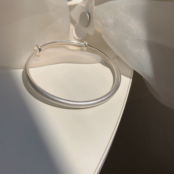 Vòng đeo tay bạc sterling kết cấu mờ có thể điều chỉnh không gây dị ứng