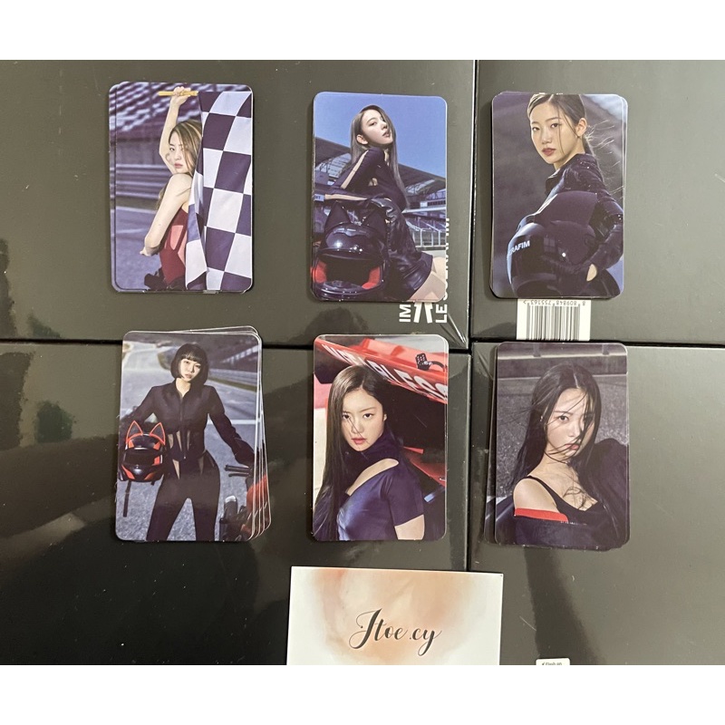 Có sẵn bộ ảnh thẻ quà tặng Synnara Fearless LE SSERAFIM