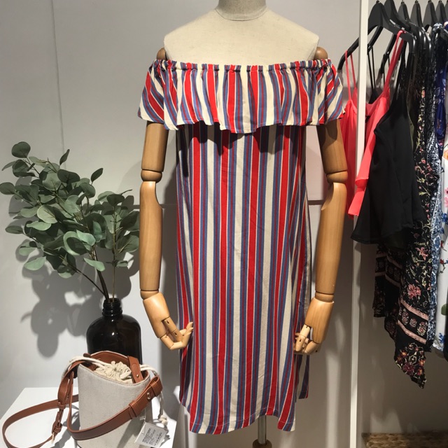 F21 - ĐẦM SỌC HỞ VAI