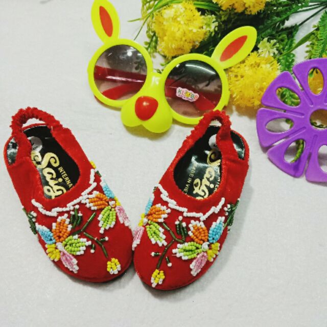 Đôi hài thêu quai hậu cho bé