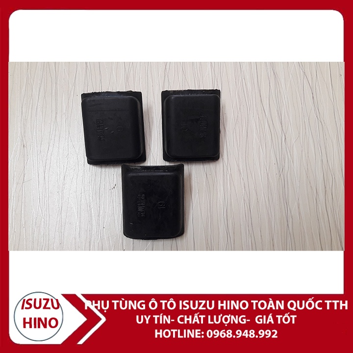 Cao su đỡ nhíp phụ Isuzu QKR 91ps, QKR 230, Qkr 270, NMR 1.7, NQR75, NPR 130