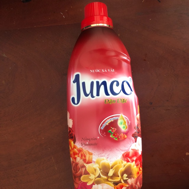 Nước Xả Vải JunCo Chai 800ml- Màu đỏ