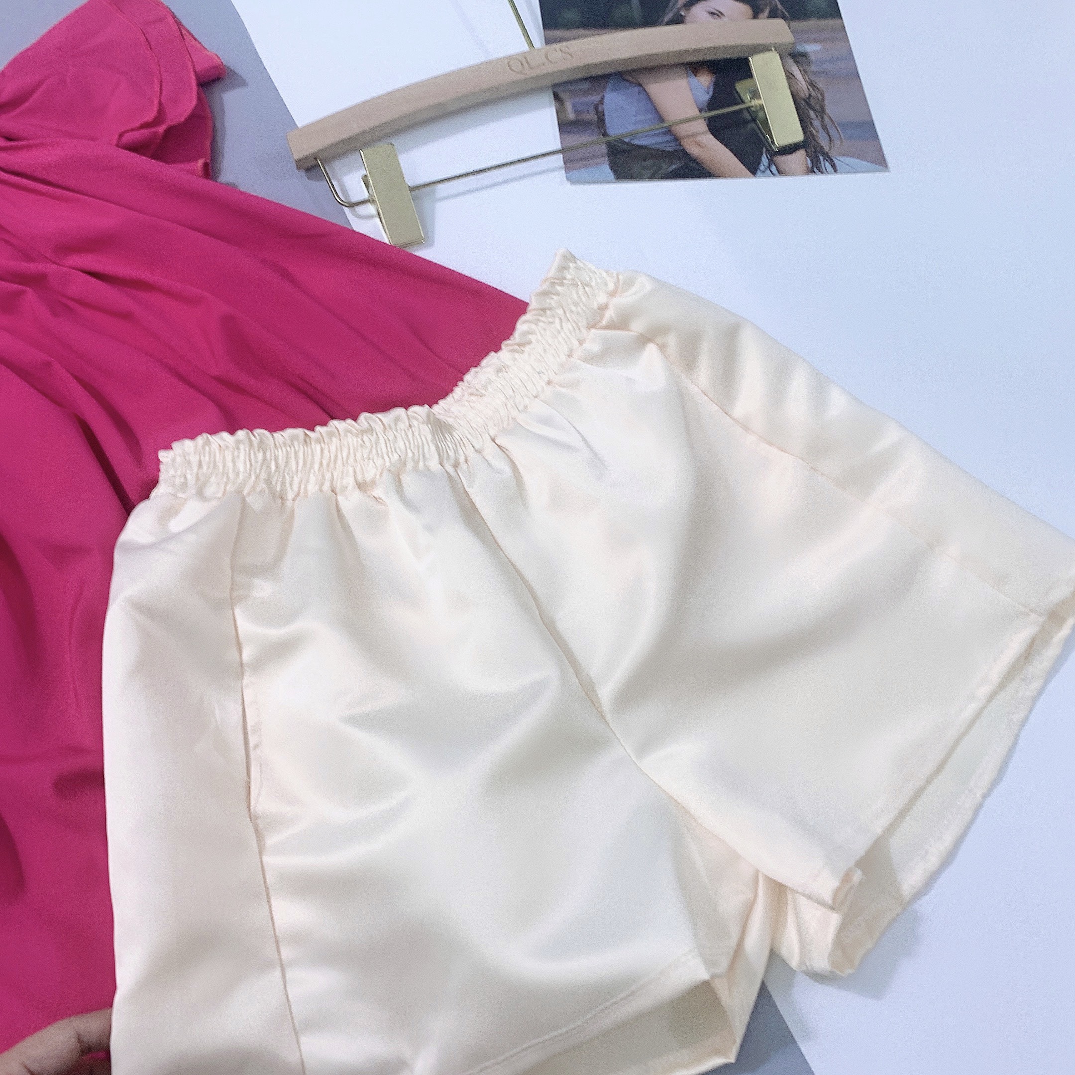 Set Áo Trễ Vai 🍓  𝑺𝑰𝑬̂𝑼 𝑿𝑰𝑵𝑯 🍓  Hai Màu Tím Hồng, Cam Đất Kết Hợp Quần Sóoc Phồng Trắng Cho Nữ A2 | BigBuy360 - bigbuy360.vn