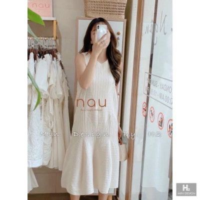 Váy xuông dài tạo khối sóng sát nách